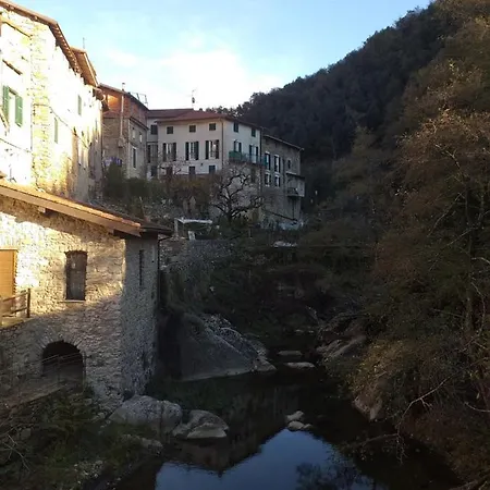 Castle In Center Of Beautiful 아파트 Isolabona